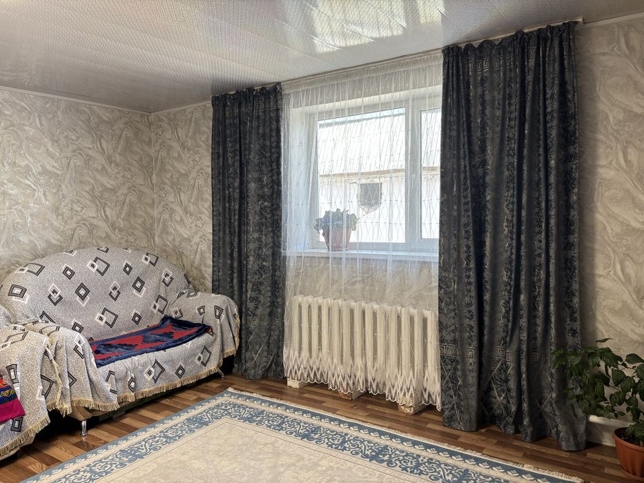 ПРОДАМ ДОМ: 4 комнаты / 7 соток