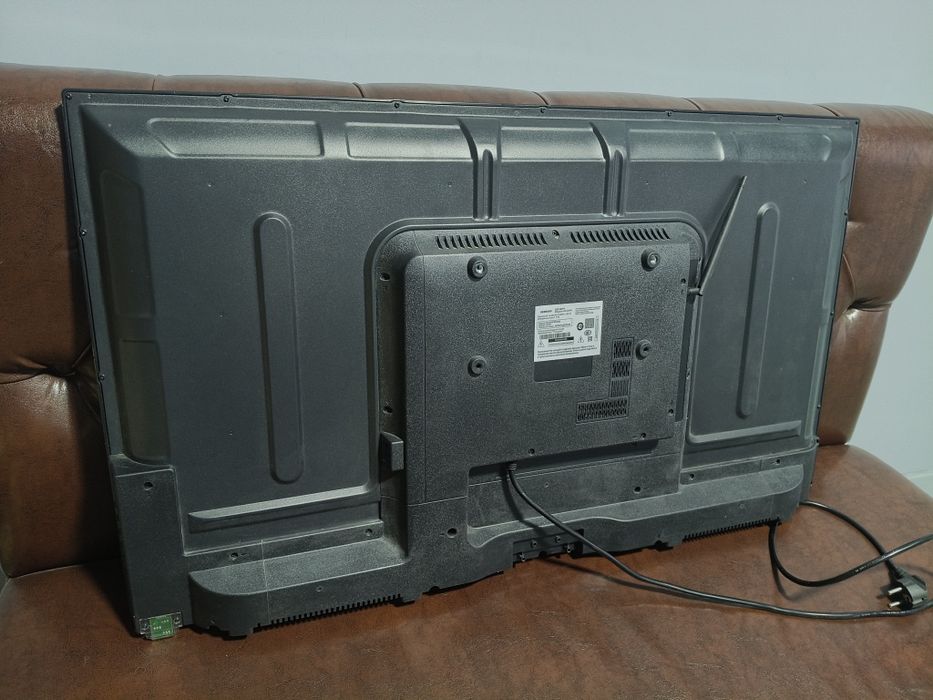 Телевизор б,у.д101 см.