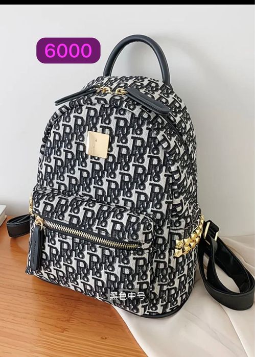 Продаю одежду на фото