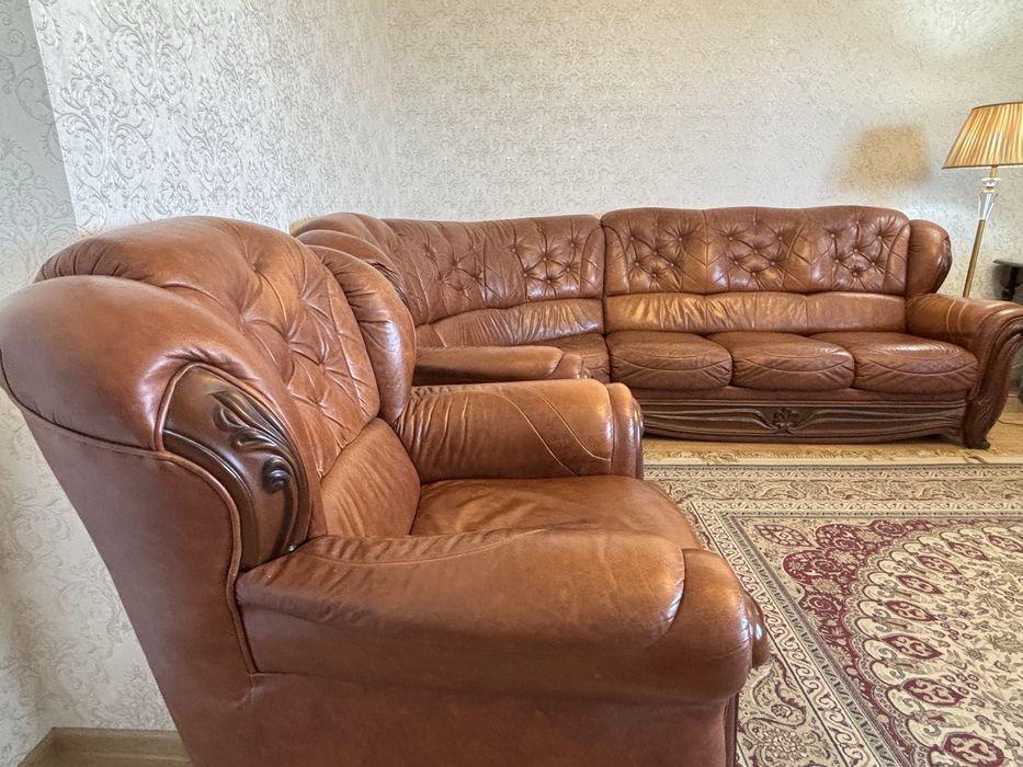 Продам кожаный диван и кресло