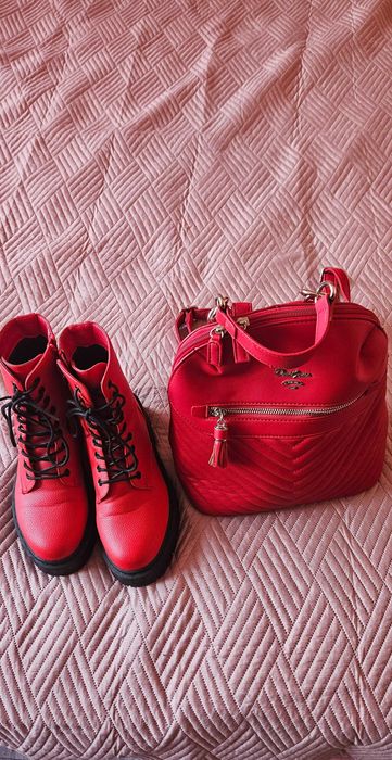 Лот дамска раница и боти