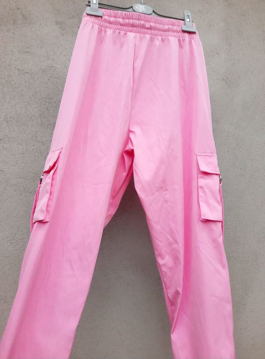 Pantaloni cargo roz