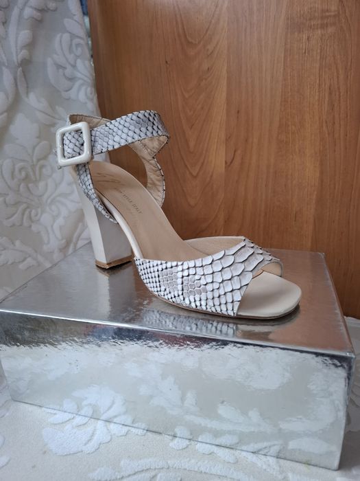 Продам  женские туфли