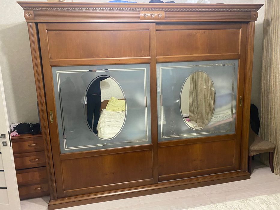 Шкаф массивый, настоящий дуб.