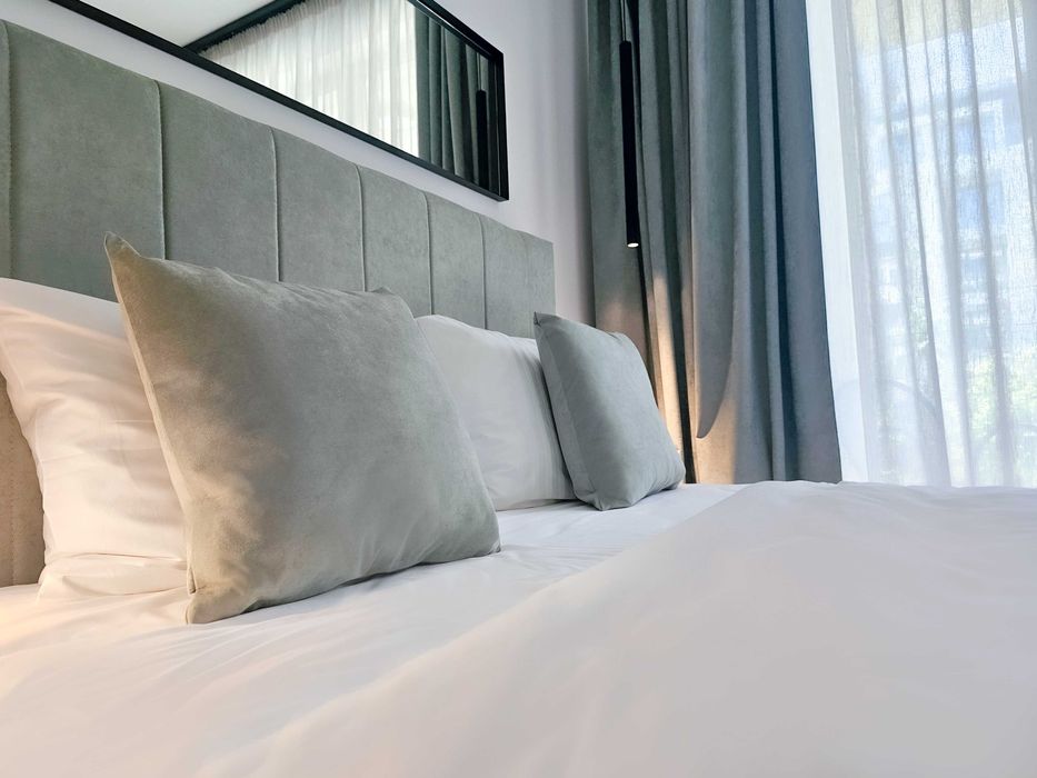 Дава се под наем Двустаен апартамент в к.к. Св.Св. Константин и Елена - 60 кв.м за 1000 € - Снимка #1