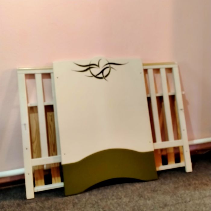 Детская кроватка.