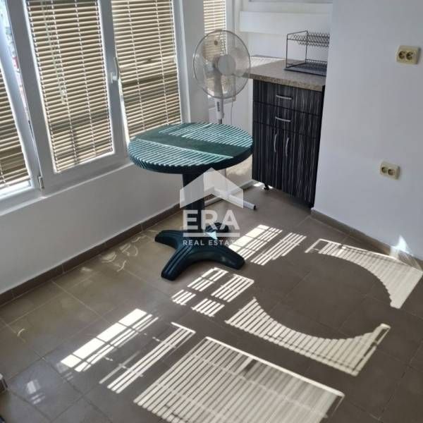 Маломерен тристаен апартамент в района на базар "Левски", с площ 50 кв