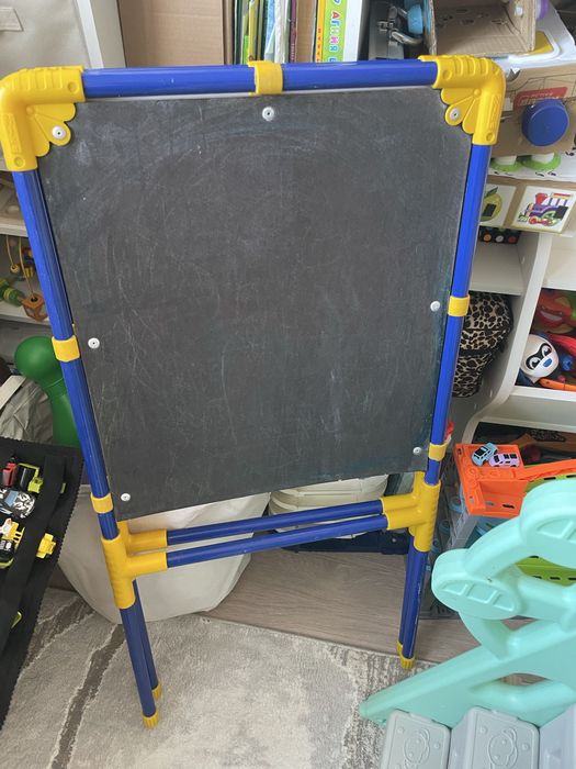 Игрушки разные мальчик.