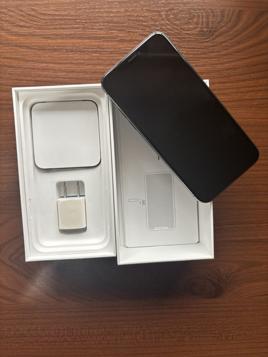 Iphone xs в отлично състояние