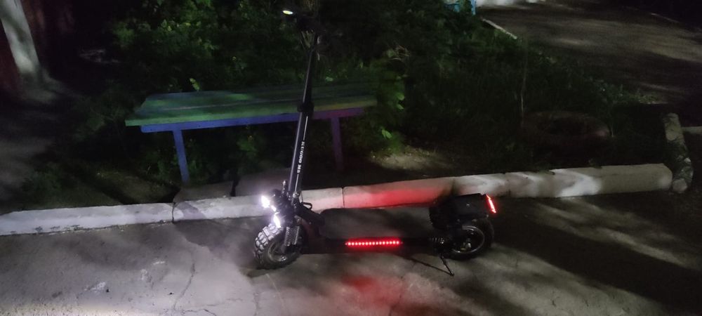 Продам электросамокат Кugoo M5