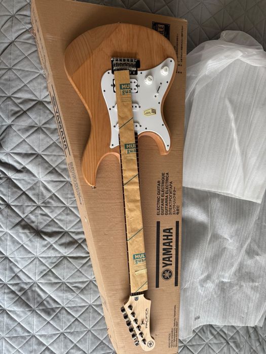 Chitară Electrică Stângaci Yamaha Pacifica 112JL - noua la cutie + Accesorii