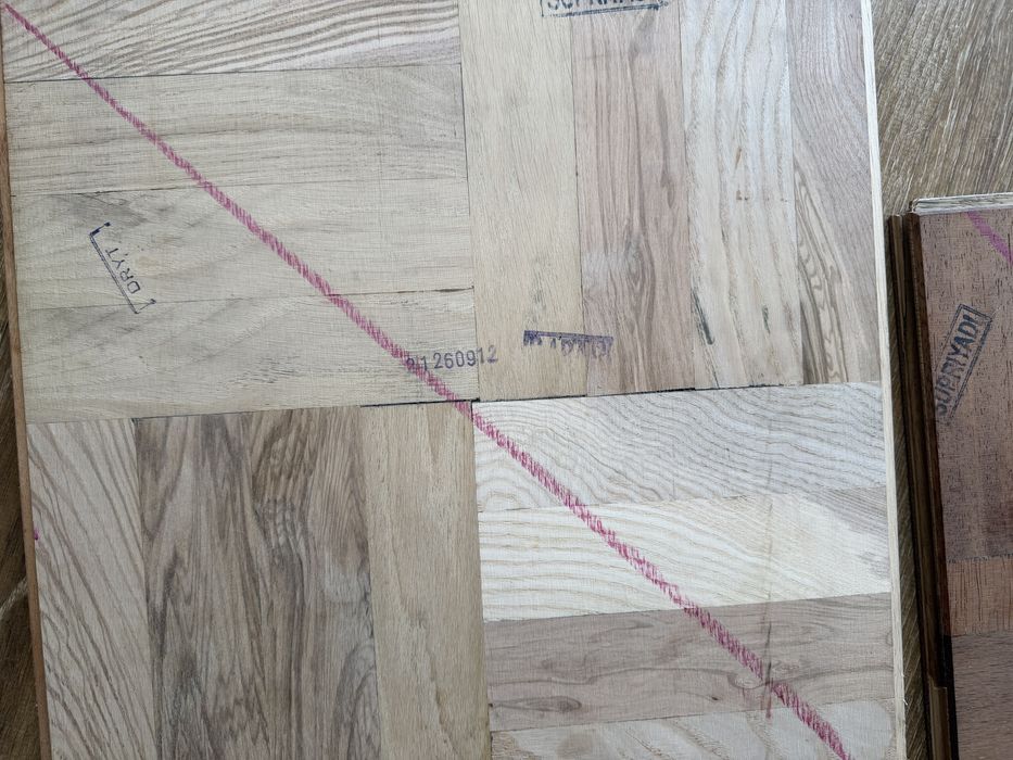 Екзотичен трислоен дъбов паркет на квадрати 29.89 кв.м., нов в пакети