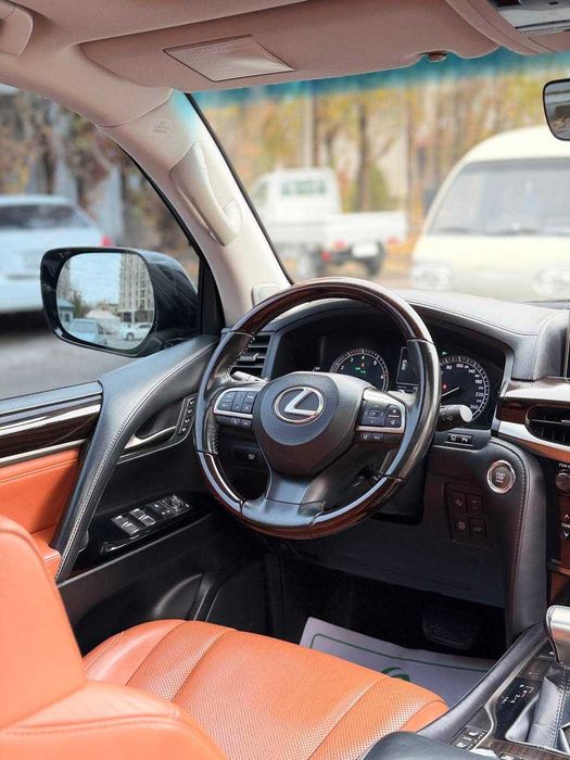 Sotuvda Lexus 570 avtomashinamiz