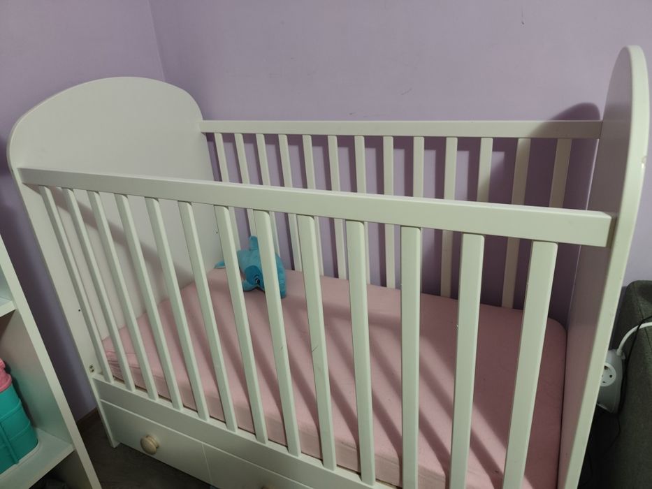 Vand patut bebe Ikea nefolosit cu saltea si sertar