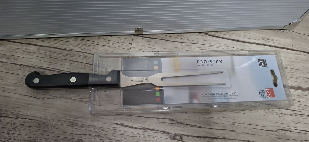 НОВ комплект аксесоари/инструменти за барбекю + подарък