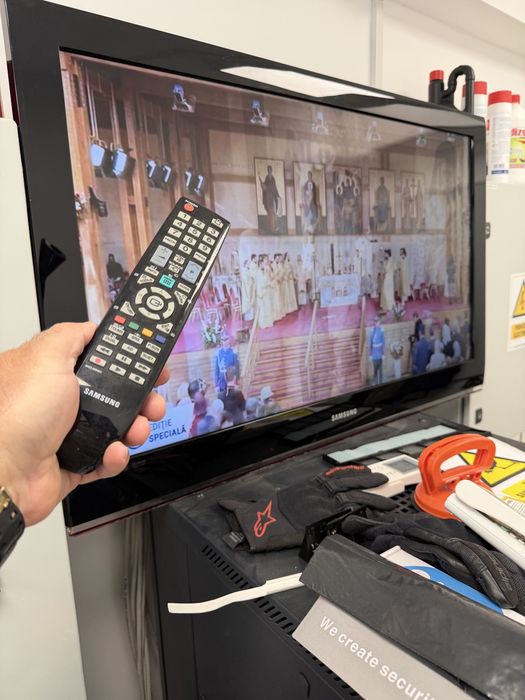 Televizor LCD Samsung, 101cm, FullHD, LE-40B530 cu suport de perete