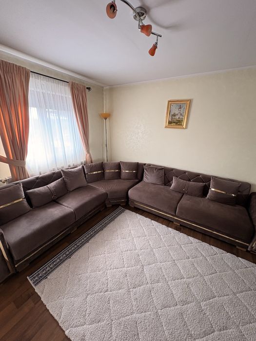 Colțar modular premium, cu design elegant și modern, perfect pentru un living spațios și rafinat.