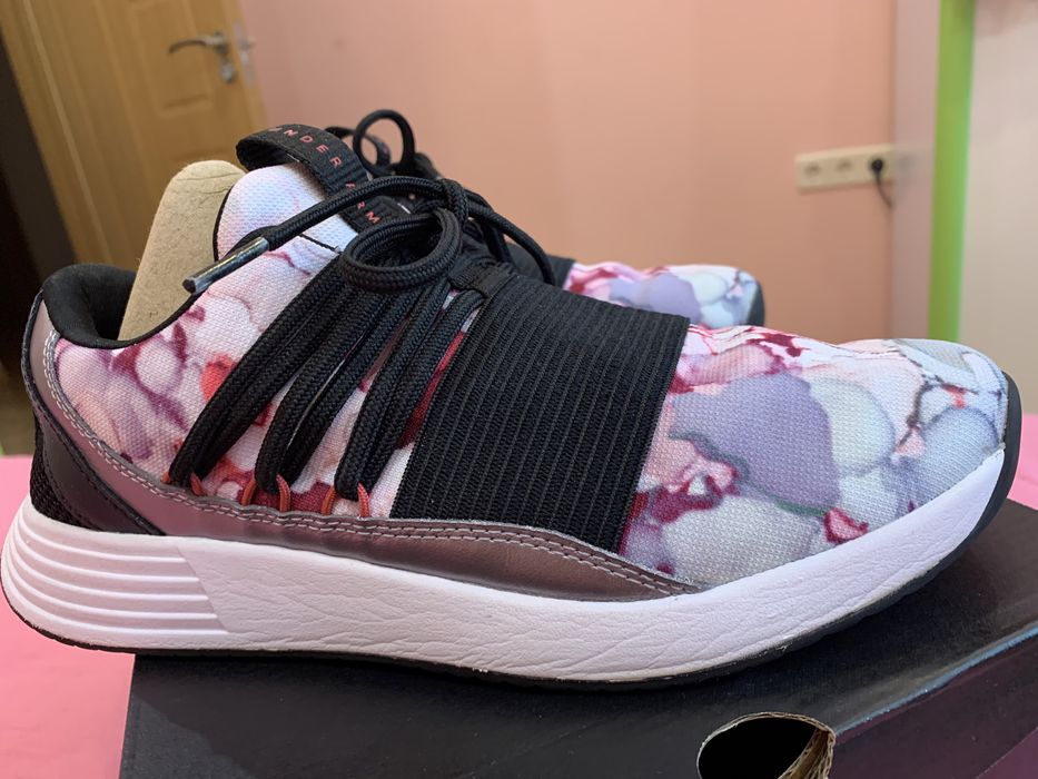 Дамски  маратонки Under Armour, N 37/ EUR  38,5 , стелка - 24,5 см.