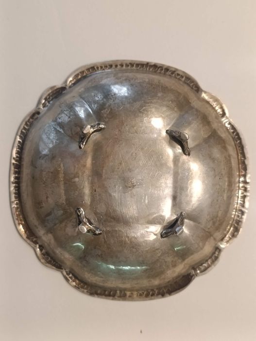 Сребърна купичка