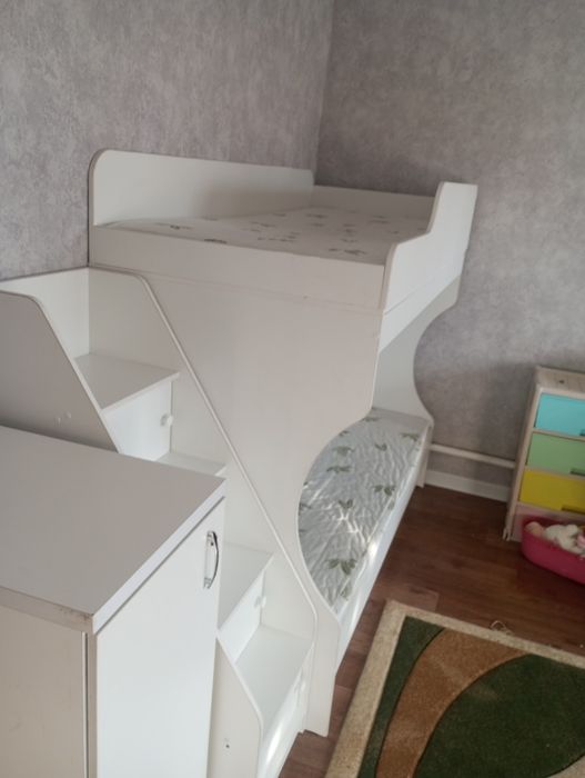 Двухъярусная кровать