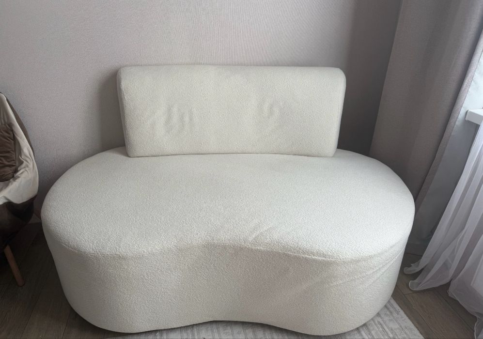 Продам диван белый