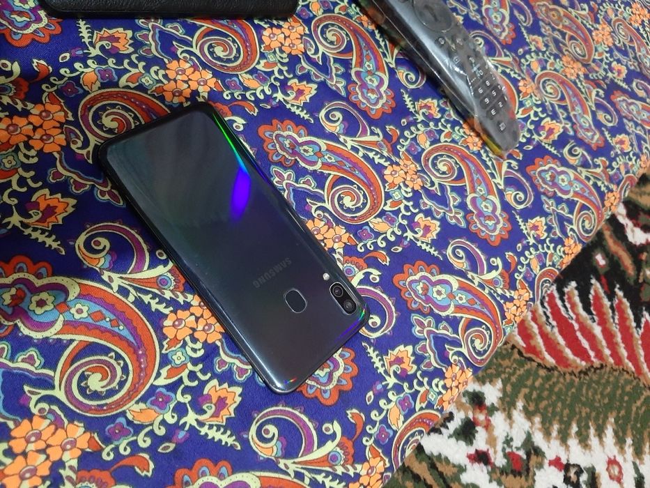 Самсунг А40 сатылады