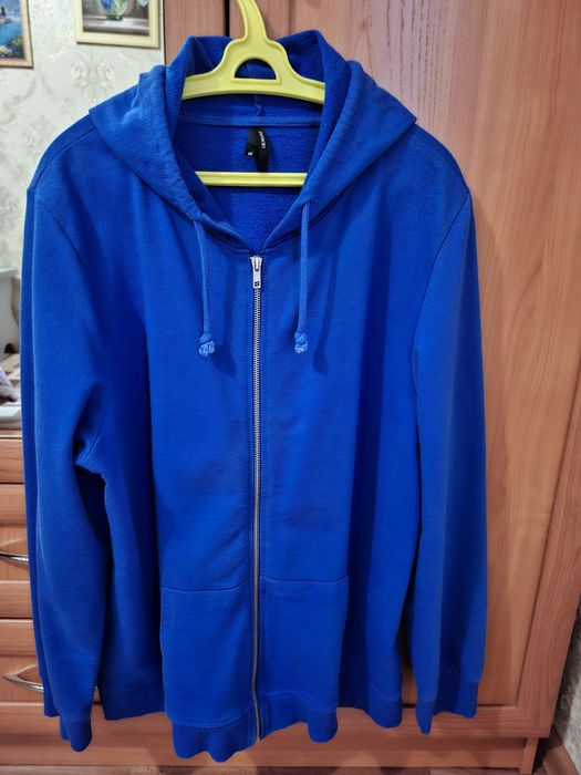 Продам 2е кофты раз.52-54