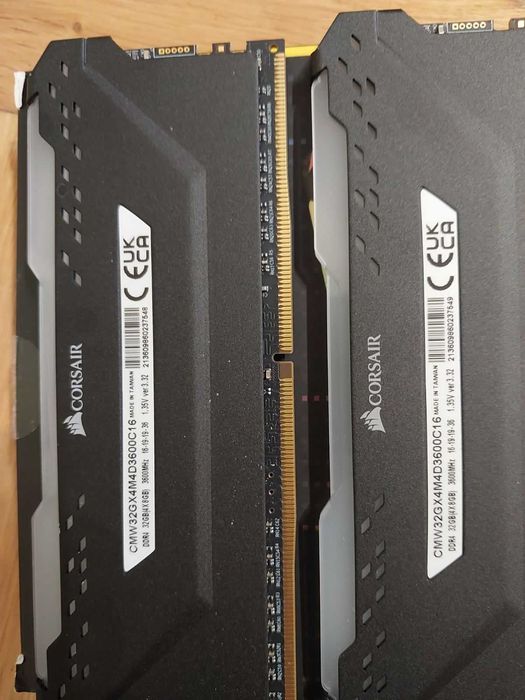 16GB DD4 3600Mhz CL16 - Corsair Vengance RGB PRO