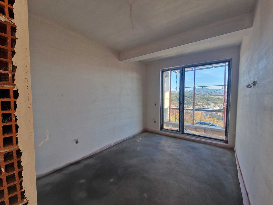 Тристаен апартамент с панорамна гледка в кв. Баларбаши