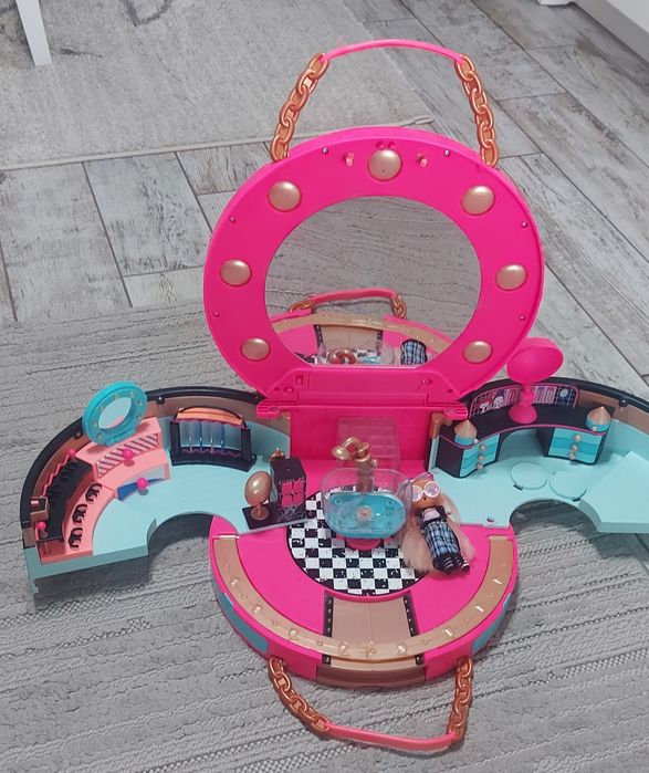 Куфар LOL за игра  с аксесоари и кукла LOL