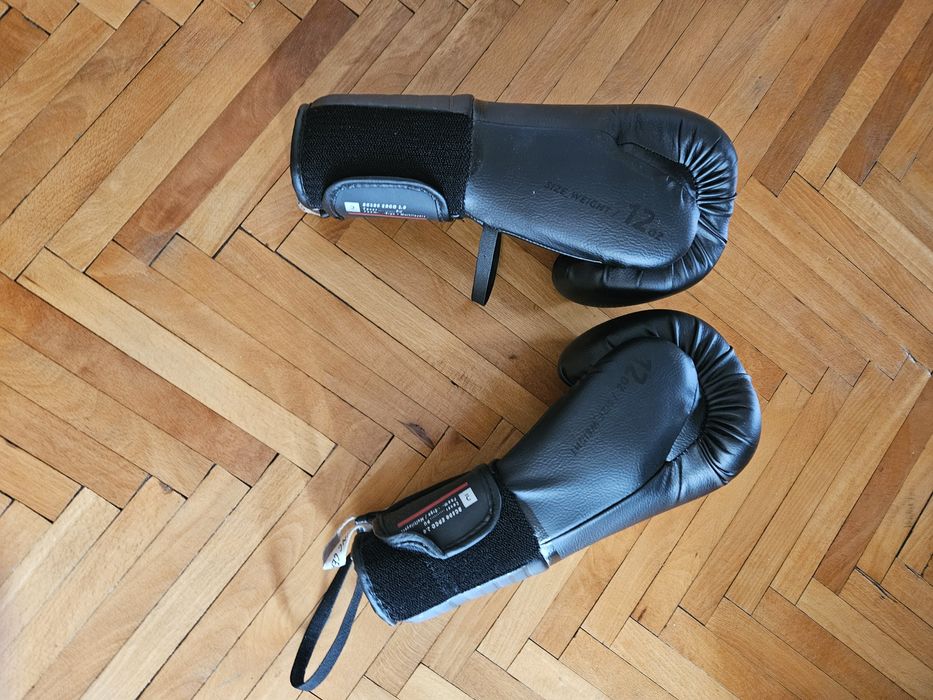 Vand manusi de box