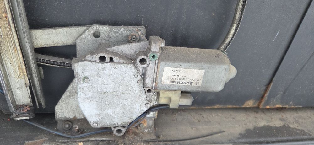 Mecanism electric ridicare geam sofer autocar Setra S319UL.