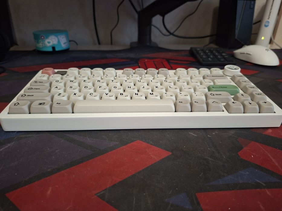 Продам  клавиатуру