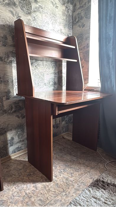 Прихожий шкаф и стол