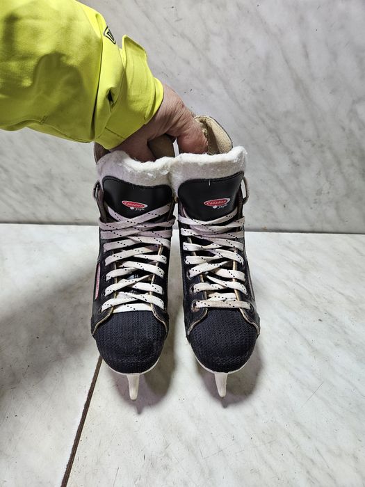 Patine 17 hochei hochey Botas  marimea  32  ( 21  cm)