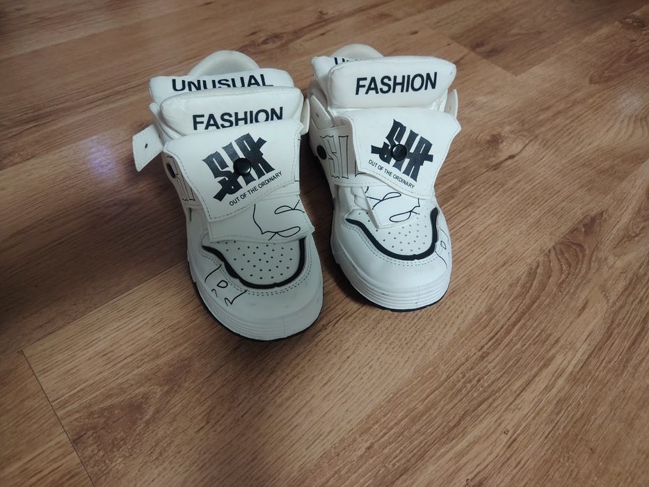 Adidasi albi unisex