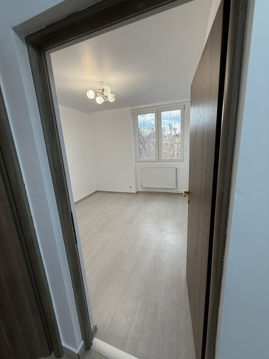 Apartament 3 camere de vanzare