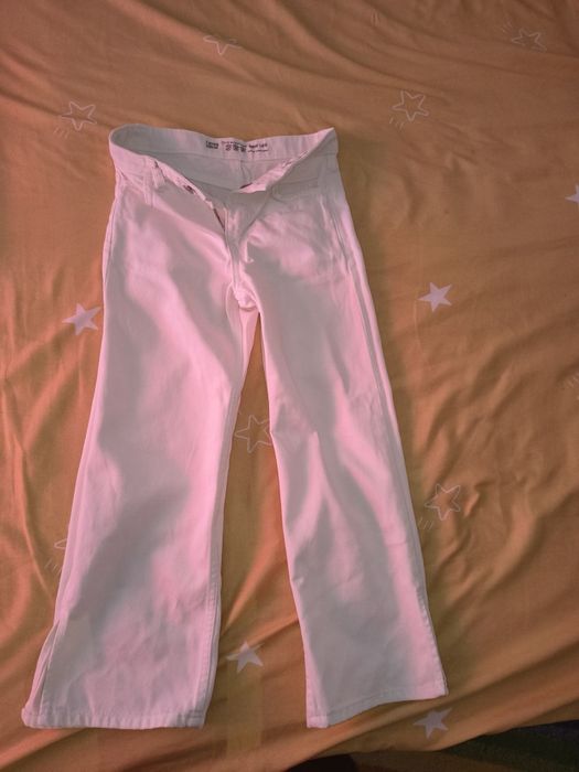 De vânzare pantaloni de blugi