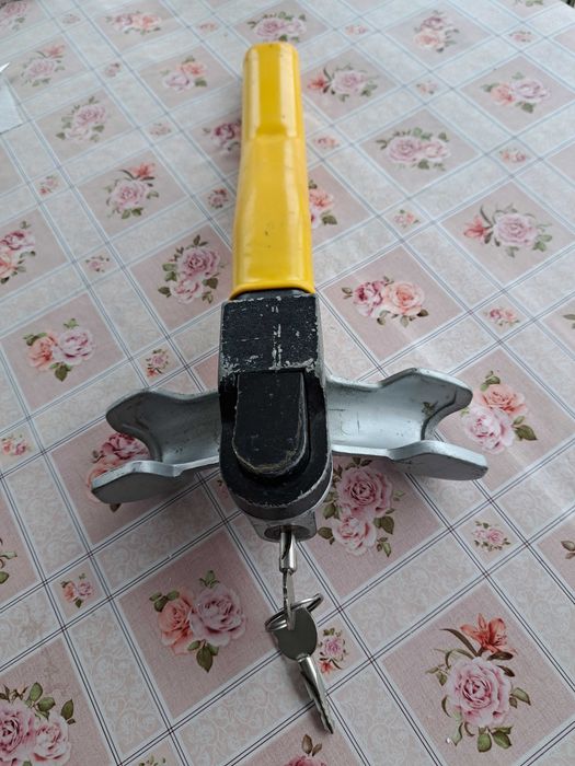 Antifurt auto,montaj pe volan