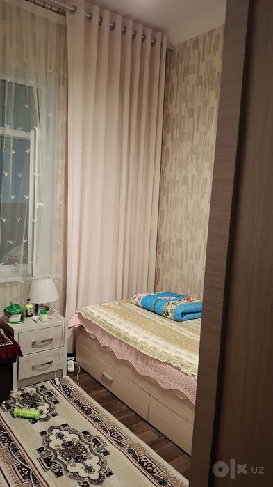 Продаётся 3-комнатная квартира в центре Чирчика, район Навои микс бург