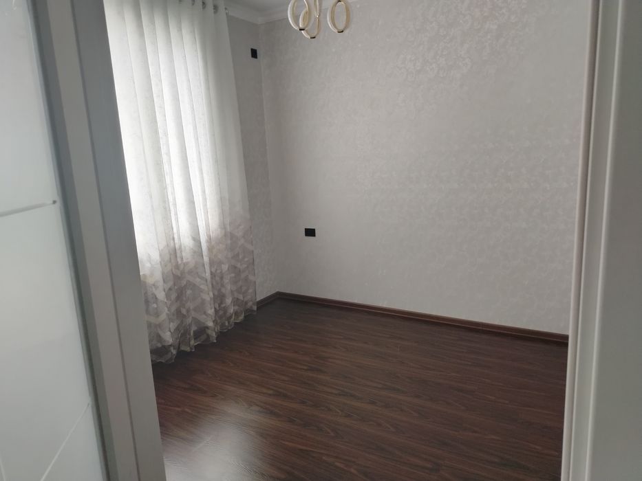 Квартира сотилади 105 кв янги гиштли дом