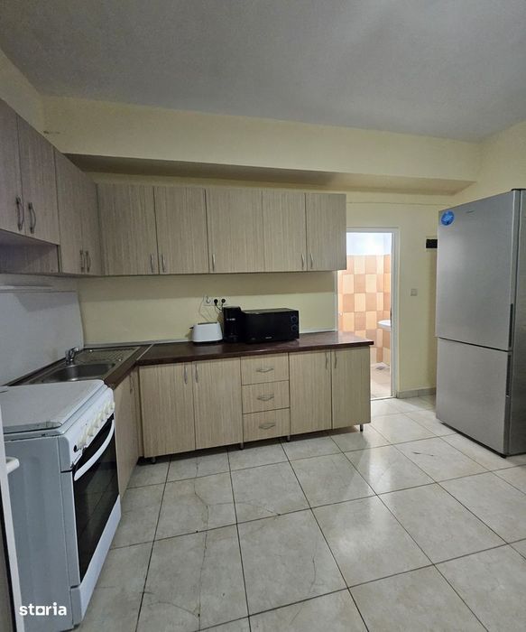 Apartament cu 3 camere de închiriat – Zona Ioșia | echipe de muncitori