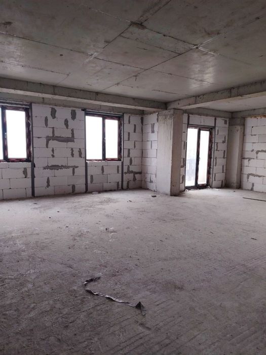 Продается 3-комнатная квартира 74.2 м² в новом доме (коробка)