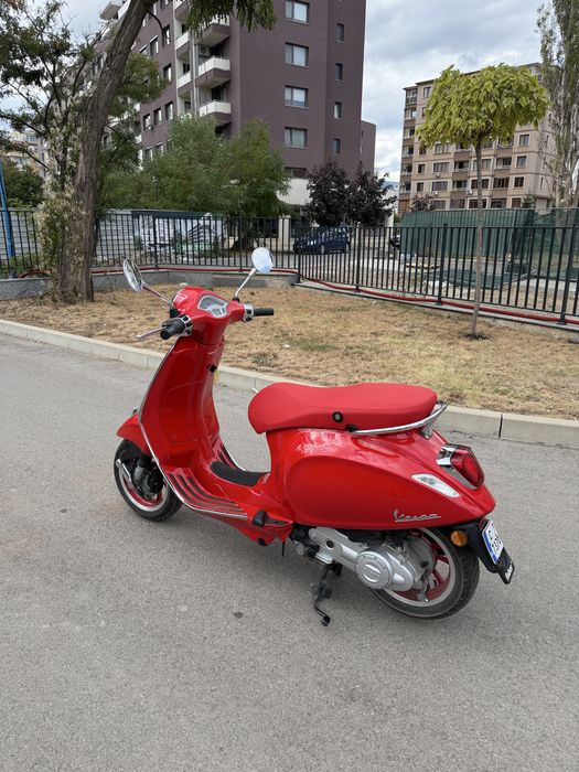 Vespa Primavera Product Red 2021 50cc