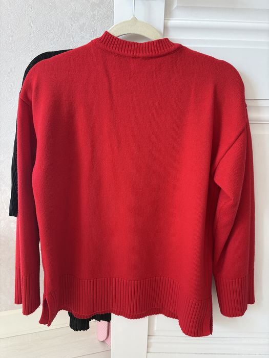 Красный свитер женский