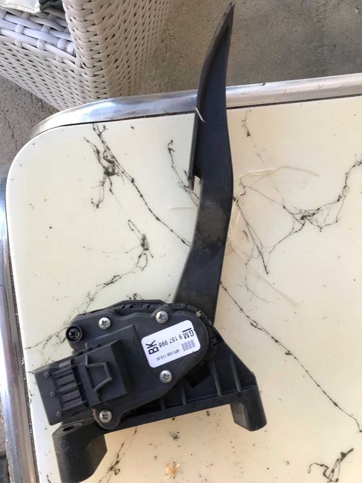 Дросел клапа и педал газ Опел Астра дизел 1.9.  120 коня