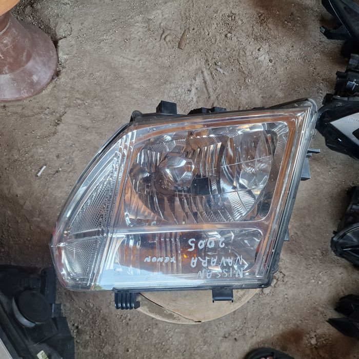 Nissan Navara xenon 2004-2010 ляв фар