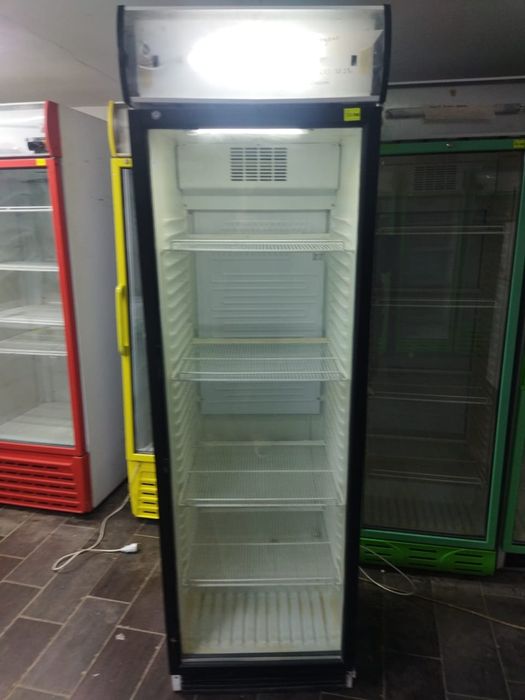 Холодильник стеклянный