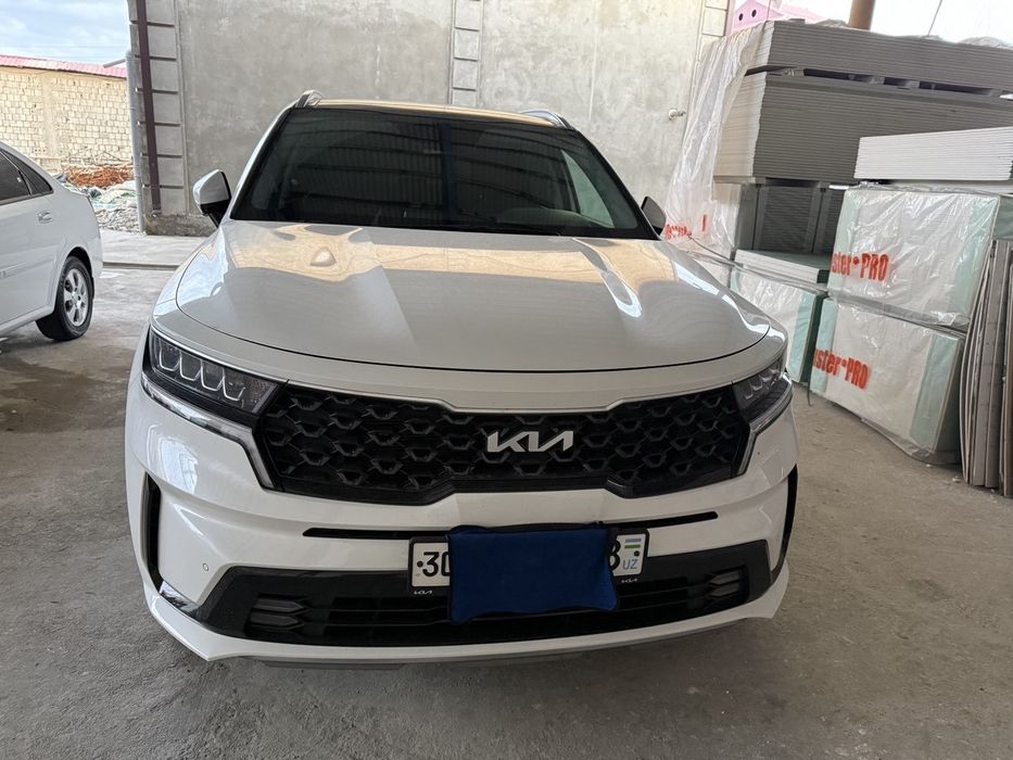 Moshena sotiladi 7 kishilek kia Sorento