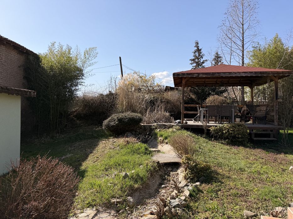 Двуетажна къща в с. Габарево